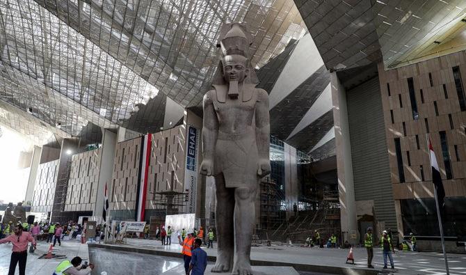  Une statue de Goudéa qui remonte à l'an 2150 avant J.-C. au Louvre d'Abou Dhabi. (AFP)