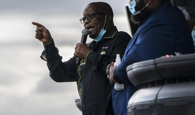 La Cour a accepté une demande du politicien Jacob Zuma  pour qu'elle revoie son jugement, dans une manœuvre pour éviter d'être placé derrière les barreaux au moins jusqu'à la nouvelle audience fixée au 12 juillet (Photo, AFP)