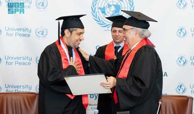 Le secrétaire général de la Ligue mondiale musulmane (MWL), le Dr Mohammed ben Abdul Karim al-Issa, a reçu lundi à Genève un doctorat honorifique de l'ONU (SPA) 