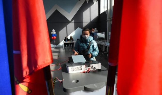 Les gens votent lors du dernier jour des élections législatives et locales de trois jours à Saint-Pétersbourg le 19 septembre 2021 (Photo, AFP)