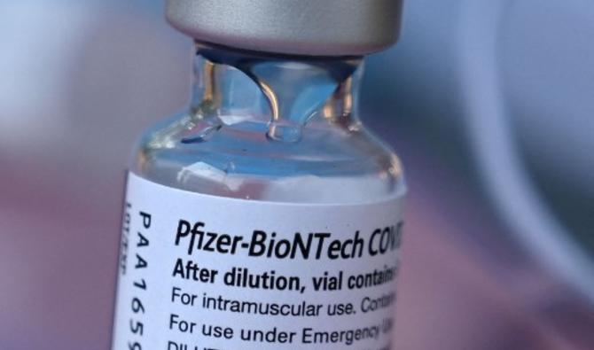 Le vaccin Pfizer/BioNTech, dans une clinique de vaccination pop-up dans le quartier Arleta de Los Angeles, le 23 août 2021 (Photo, AFP) 