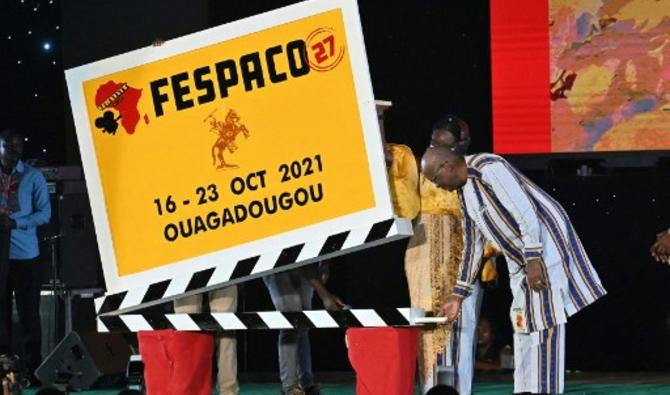 Le président du Burkina Faso Roch Marc Christian Kaboré lance le 27e Festival panafricain du cinéma et de la télévision (FESPACO) le 16 octobre 2921 au palais des sports de Ouagadougou, Burkina (Photo, AFP)