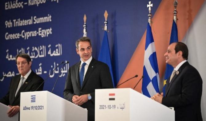 Le Premier ministre grec Kyriakos Mitsotakis aux côtés du président égyptien Abdel Fattah El-Sisi (à droite) et du président chypriote Nicos Anastasiades (à gauche) après leur réunion trilatérale à Athènes, le 19 octobre 2021 (Photo, AFP) 