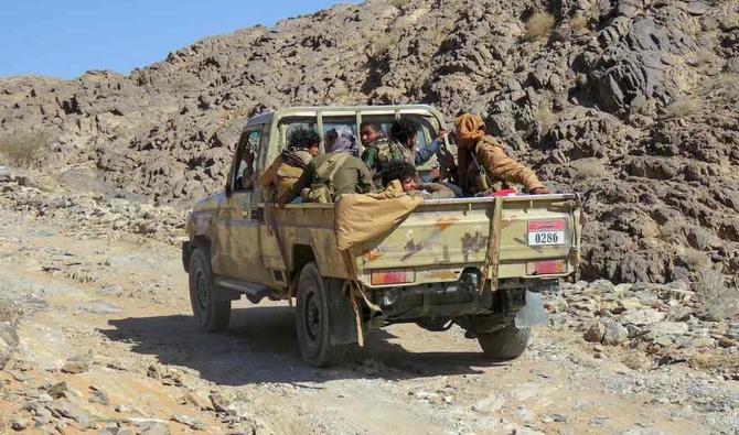 Des combattants fidèles au gouvernement yéménite défendent une position proche de la ligne de front face aux Houthis soutenus par l’Iran, dans la province de Marib, au nord-est du pays, le 24 octobre 2021. (Photo, AFP) 