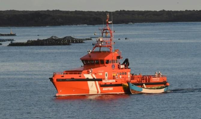Un navire de migrants avec 24 cadavres à bord arrive aux Canaries, le 29 avril 2021 (Photo, AFP) 