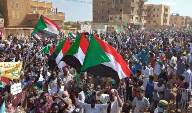 Des manifestants soudanais anti-coup d'État se rassemblent dans une rue de la capitale Khartoum, le 30 octobre 2021 (Photo, AFP)