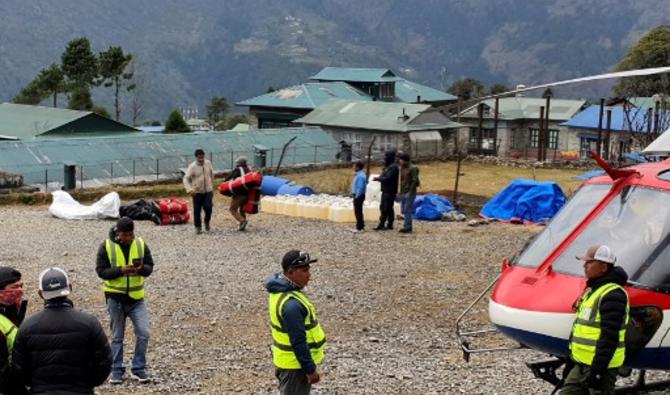 Les corps des alpinistes français (en haut à gauche) qui ont disparu dans un coin reculé de l'Himalaya sont photographiés à Lukla, le 8 novembre 2021 (Photo, AFP)