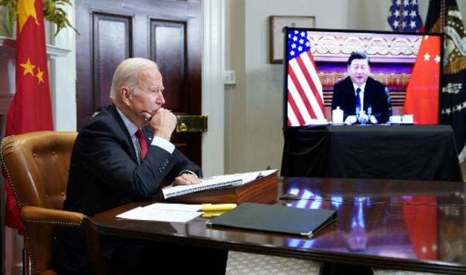 Le président américain Joe Biden rencontre le président chinois Xi Jinping lors d'un sommet virtuel depuis la salle Roosevelt de la Maison Blanche à Washington, DC, le 15 novembre 2021. (Photo, AFP)