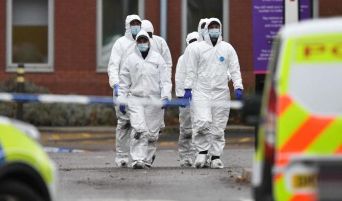 Des officiers de police scientifique près de la scène d'une explosion de voiture à l'extérieur de l'hôpital pour femmes de Liverpool, le 16 novembre 2021. (Photo, AFP)