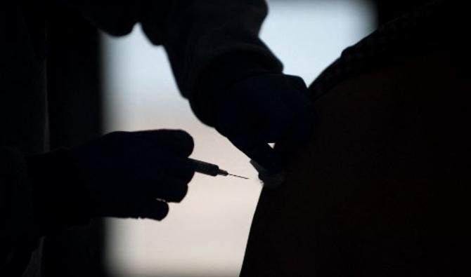 Un homme reçoit une dose du vaccin Johnson & Johnson, le 23 avril 2021. (Photo, AFP)