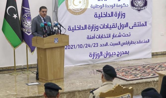 Le Premier ministre intérimaire libyen, Abdelhamid Dbeibah, prenant la parole lors d’une réunion pour les hauts fonctionnaires du ministère de l’Intérieur intitulée «élection sûre». (Photo, AFP) 