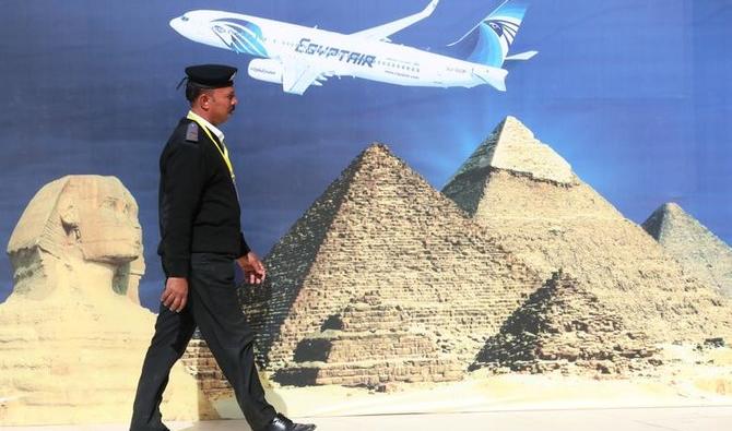 Un agent de police au Sphinx International Airport, dans l'ouest du Caire, le 26 janvier 2019. (Reuters) 