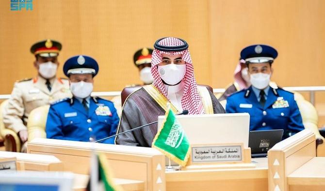 Le vice-ministre de la Défense saoudien, Khalid ben Salmane, assistant à la 18ᵉ réunion du Conseil de défense commune des ministres de la Défense du CCG. (Twitter/@kbsalsaud) 