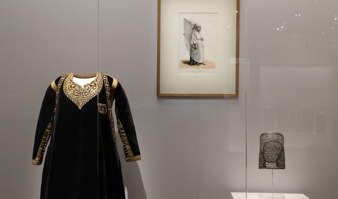 Veste de femme et robe, Constantine Algérie XIXᵉ siècle (Photo Anne Ilcinkas) 