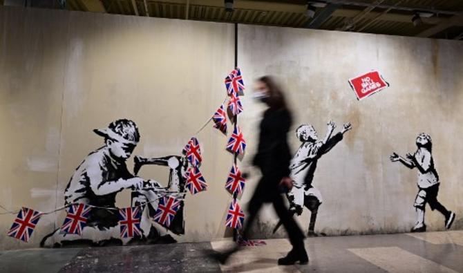 Alors que des milliers de voyageurs transitent chaque jour par la gare de Milan à un rythme effréné, l'exposition les invite à «s'arrêter et prendre le temps de la réflexion» en se plongeant dans le monde énigmatique de Banksy. (Photo, AFP)