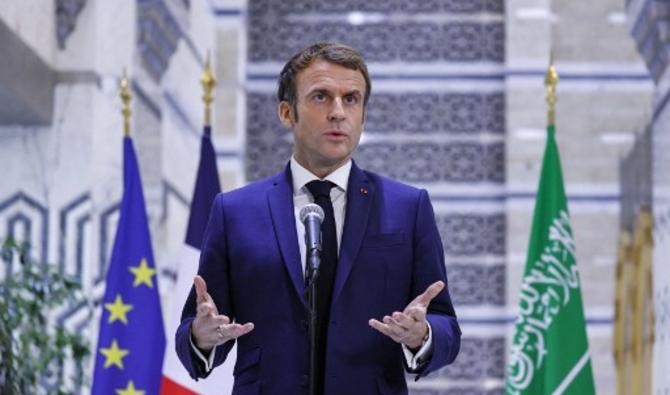 Le président français Emmanuel Macron tient un point de prersse en Arabie saoudite, le 4 décembre 2021. (Photo, AFP)