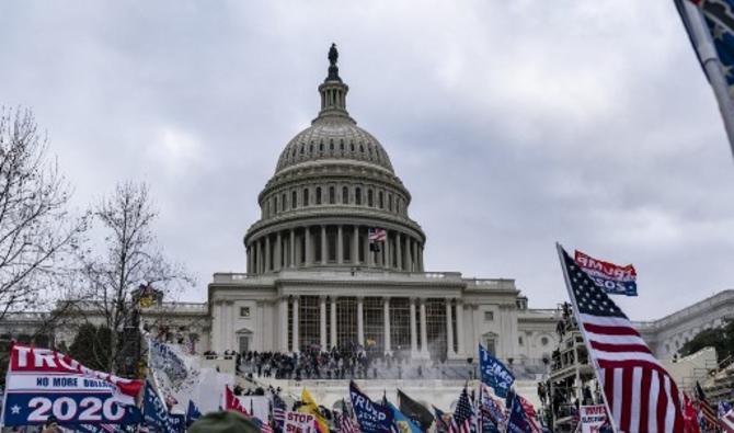 Sur cette photo d'archives prise le 6 janvier 2021, des partisans du président américain Donald Trump manifestent devant le Capitole des États-Unis à Washington, DC. (Photo, AFP)