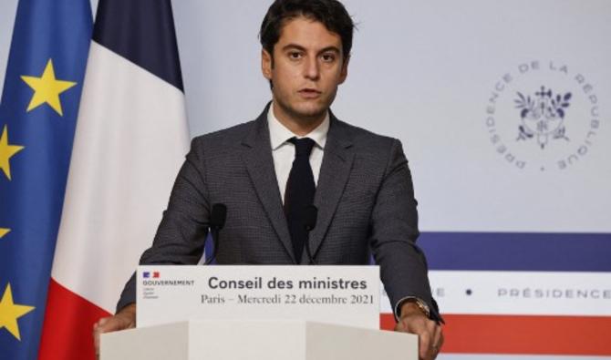 Le secrétaire d'État et porte-parole du gouvernement français, Gabriel Attal, tient une conférence de presse après la réunion hebdomadaire du cabinet à l'Elysée à Paris, le 22 décembre 2021. (Photo, AFP)