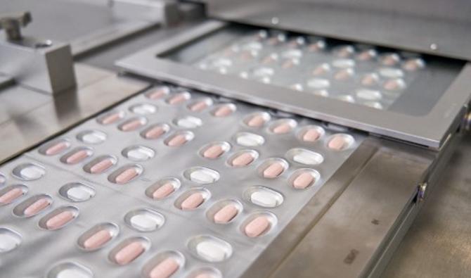 Le traitement de Pfizer, commercialisé sous le nom de Paxlovid, consiste en une combinaison de deux pilules prise deux fois par jour pendant cinq jours, dès le diagnostic et dans les cinq jours après l'apparition des symptômes, indique la FDA. (Photo, AFP)