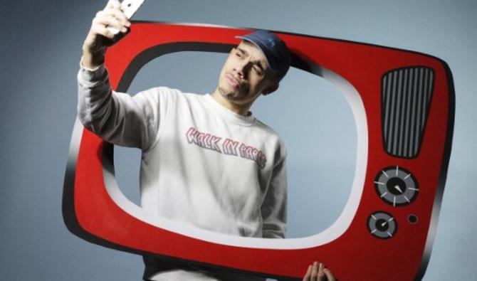 Mister V, l'un des YouTubeurs français les plus populaires, est devenu disque de platine et disque d'or avec deux albums de rap (« Double V » et « MVP ») . (Photo, AFP)