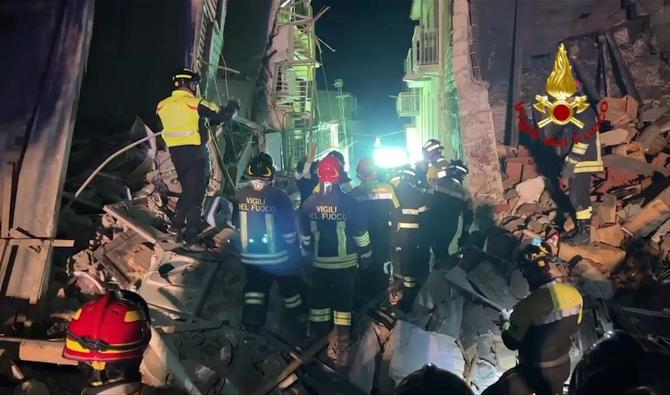 Les secouristes tentent de retrouver des survivants après l'effondrement d'un immeuble en Sicile. (Photo, AFP)