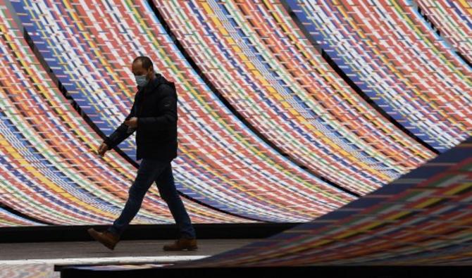 Des installations textiles monumentales, jouant avec les couleurs des drapeaux des 27 Etats de l'UE, ont été dévoilées lundi à Bruxelles dans des bâtiments du Conseil. (Photo, AFP)