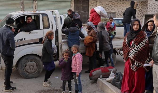 Des Syriens fuient leurs maisons dans le quartier de Ghwayran dans la ville de Hassaké, dans le nord du pays, le 23 janvier 2022. (Photo, AFP)