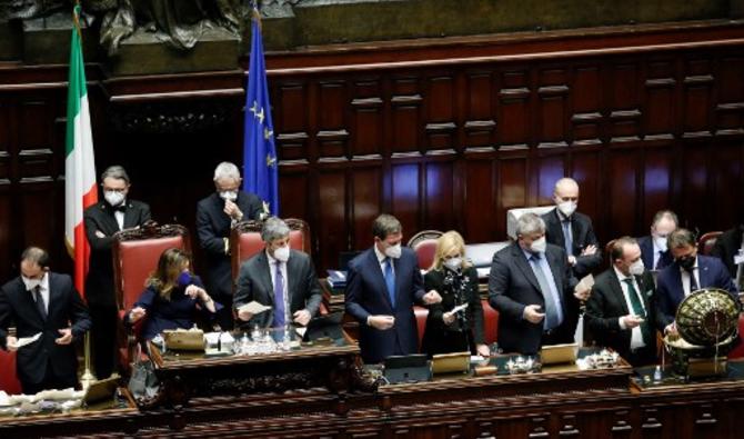 Le président de la Chambre des députés, Roberto Fico, compte les voix. (Photo, AFP)