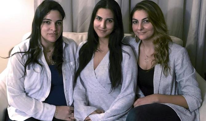 Trois des quatre filles d'Amer Fakhoury se sont réunies le 5 novembre 2019 à Salem. Les Fakhoury tentent de poursuivre le Liban en justice, ainsi que l'Iran, alléguant des mauvais traitements infligés à leur père. (Photo, AP)
