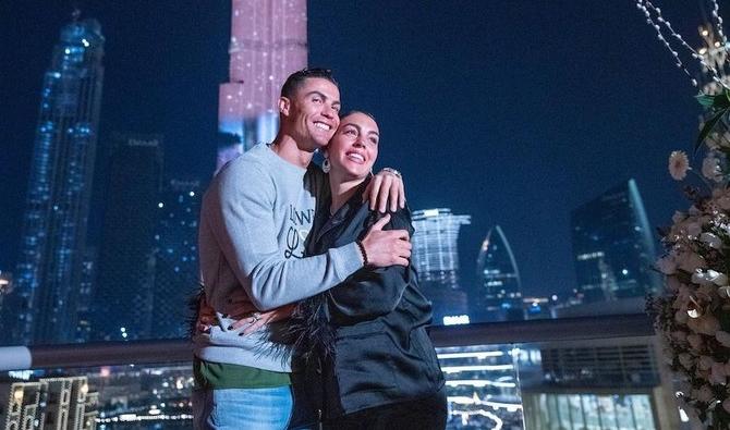 Cristiano Ronaldo illumine le Burj Khalifa pour célébrer l’anniversaire de sa compagne. (Instagram)  