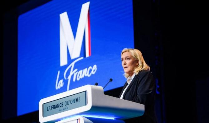 Marine Le Pen, candidate présidentielle du parti d'extrême droite Rassemblement national (RN), prononce un discours lors d'un rassemblement électoral du parti à Vallauris, dans le sud-est de la France, le 11 février 2022. (Photo, AFP)