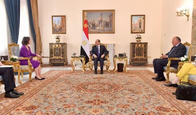 Lors de sa rencontre avec la ministre allemande des Affaires étrangères, Annalena Baerbock, M. al-Sissi a souligné que l’Égypte considérait les relations de partenariat avec l’Allemagne comme «un pôle incontournable» pour les relations égyptiennes avec l’Europe. (Photo fournie) 