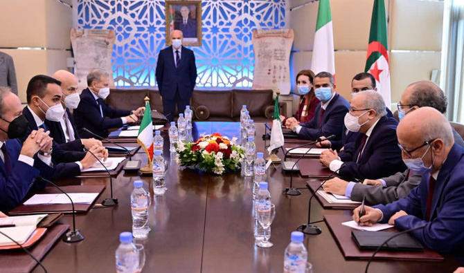 Le ministre italien des Affaires étrangères, Luigi Di Maio, rencontrant son homologue algérien, Ramtane Lamamra, à Alger, le 28 février 2022. (Photo Twitter)