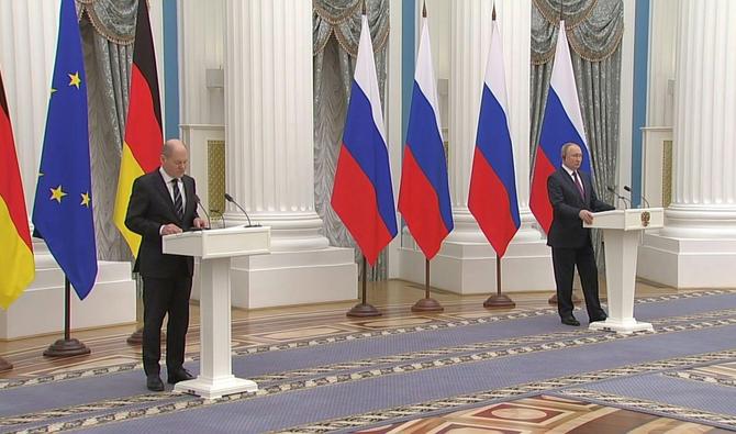 Le président russe Vladimir Poutine et le chancelier allemand Olaf Scholz donnent une conférence de presse à l'issue de leur rencontre à Moscou. (Photo, AFP)