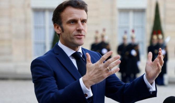 Le président français Emmanuel Macron, salue «la rapidité» de décision et «l'unité historique» dont ont fait preuve les Européens après l'invasion de l'Ukraine, lors d'une réception du Premier ministre néerlandais Mark Rutte. (Photo, AFP)