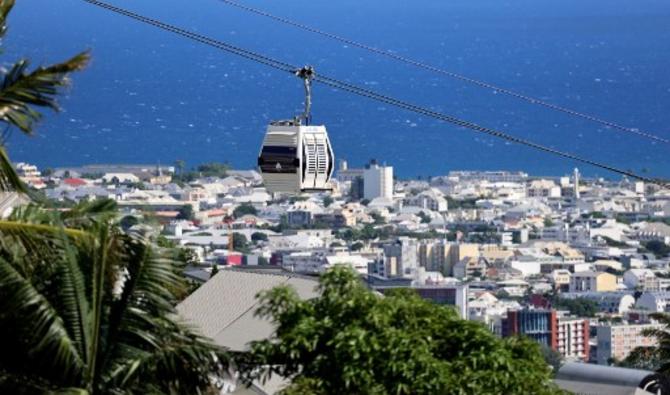Le premier téléphérique de La Réunion, et de l'océan indien, a été mis en service mardi à Sainp-Denis, le 15 mars 2022. (Photo, AFP)