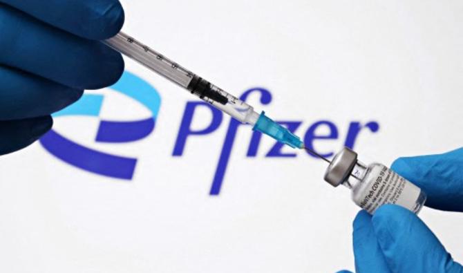 Pfizer a produit plus de 3 milliards de doses du vaccin qu'il a développé en partenariat avec la biotech allemande BioNTech sous le nom de Comirnaty, en vendant pour 36,8 milliards de dollars au total en 2021. (Photo, AFP)