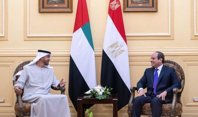 Le prince héritier d'Abu Dhabi, Cheikh Mohammed ben Zayed Al-Nahyane s’entretient avec le président égyptien Abdel Fattah al-Sissi lors de sa visite en Égypte. (@MohamedBinZayed) 