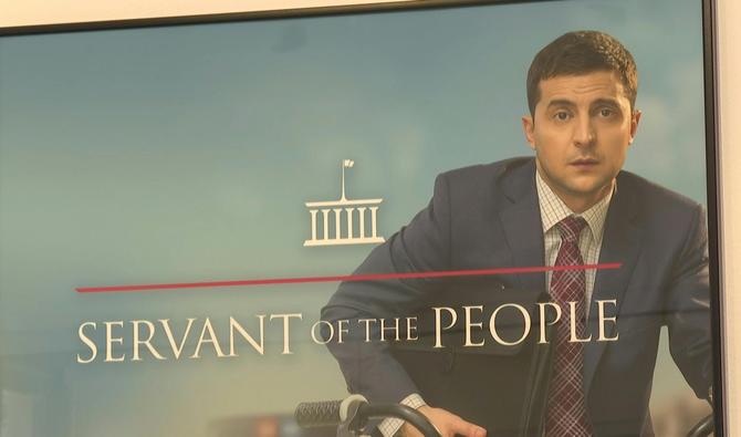Affiche de la série ukrainienne 'Serviteur du peuple' mettant en scène le président ukrainien Volodymyr Zelensky. (Photo, AFP)