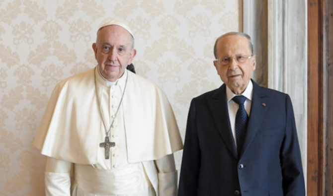 Le pape François en compagnie du président libanais, Michel Aoun, lors d’une audience privée au Vatican. (Photo, AFP) 