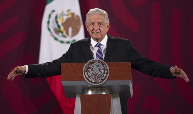 Le président du Mexique, Andres Manuel Lopez Obrador, s'exprime lors de sa conférence de presse quotidienne du matin à Mexico, le 11 avril 2022. (AFP)