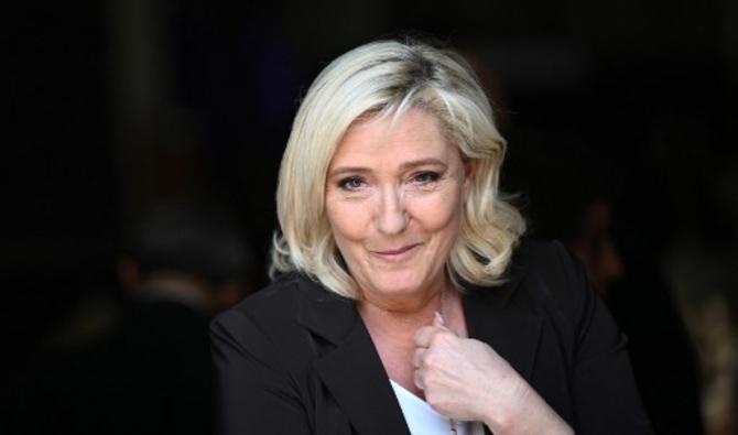 Marine Le Pen, candidate à la présidence du parti d'extrême droite français Rassemblement national (RN), lors d'une visite de campagne à Lauris, dans le sud de la France, le 15 avril 2022. (Photo, AFP)