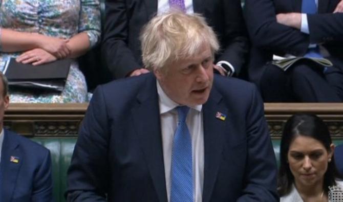 Le Premier ministre britannique Boris Johnson s'excuse devant les députés après s'être vu infliger une amende pour avoir enfreint les restrictions anti-Covid en juin 2020, le 19 avril 2022. (Photo, AFP)
