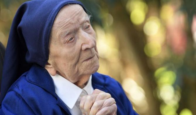 Sœur André, une religieuse française de 118 ans, déjà doyenne de France, est devenue la nouvelle probable doyenne de l'Humanité. (Photo, AFP)