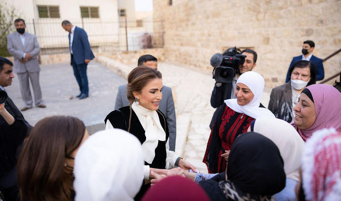La reine Rania a félicité les femmes pour leur rôle dans l'éducation, le bien-être social, la culture, le bénévolat et les efforts humanitaires. (Petra)  