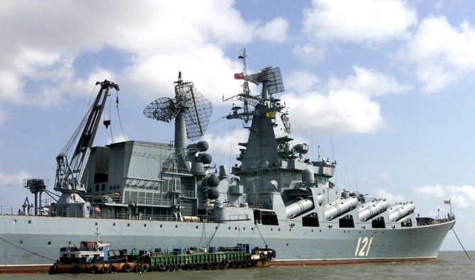 Le ministère russe de la Défense a déclaré que l'incendie du croiseur de missiles de l'ère soviétique Moskva (photo ci-dessus) avait été maîtrisé, mais avait endommagé le navire. (Fichier/Reuters)