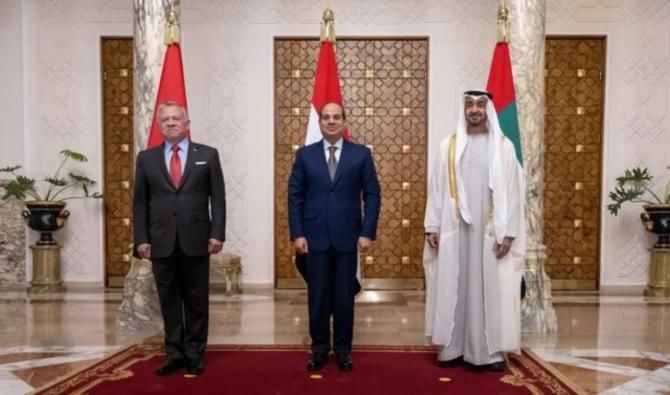 Le roi de Jordanie, le prince héritier d’Abu Dhabi et le président égyptien se sont entretenus au Caire lundi. (WAM) 
