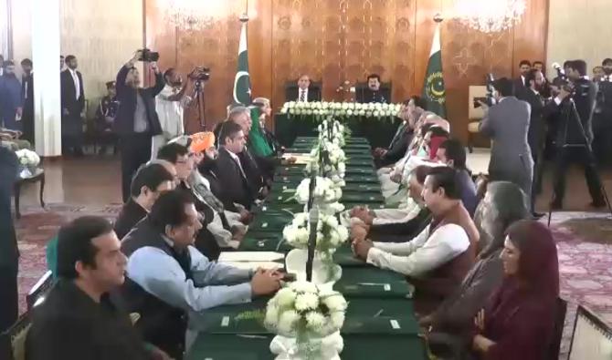 Le Premier ministre pakistanais, Shehbaz Sharif, a nommé mardi un gouvernement conforme aux attentes, distribuant les gros portefeuilles entre les deux principaux partis membres de la coalition qui a renversé son prédécesseur Imran Khan. (Photo, AFP)