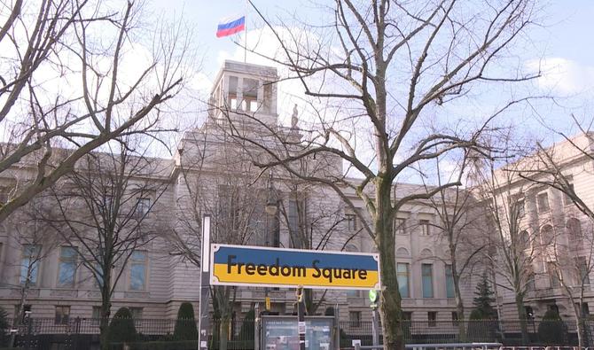 Image de l'ambassade de Russie à Berlin suite à la décision de l'Allemagne d'expulser «un nombre élevé» de diplomates russes en poste à Berlin. (Photo, AFP)