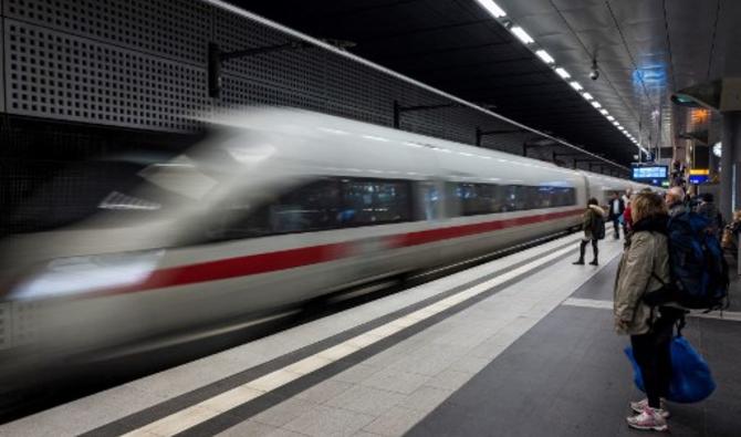 La SNCF et la Deutsche Bahn font circuler ensemble des trains à grande vitesse, TGV et ICE, entre la France et l'Allemagne, depuis l'ouverture du premier tronçon de la ligne à grande vitesse Paris-Strasbourg en juin 2007. (Photo, AFP)